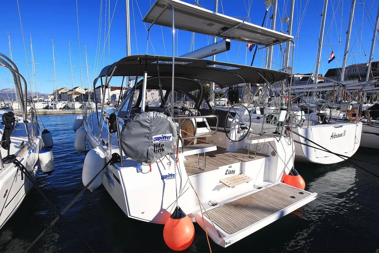 Чартер Lizzy - 3
