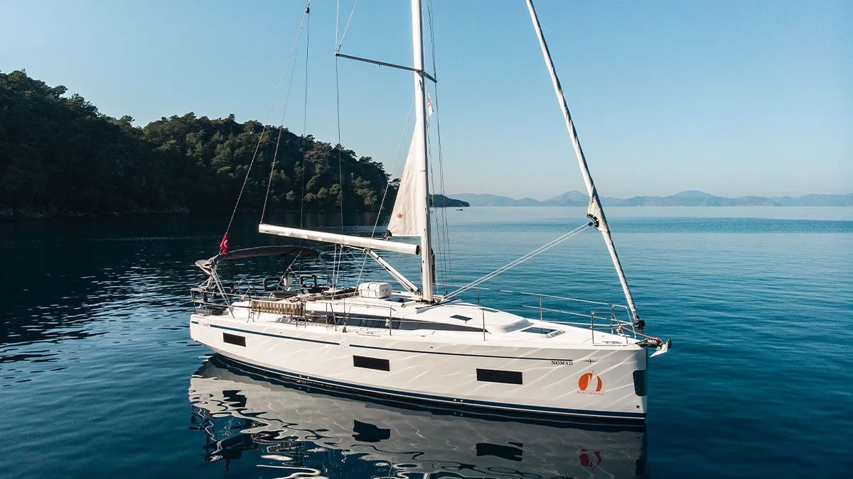 Boot - Charter a 12.38m Bavaria C42 in Fethiye