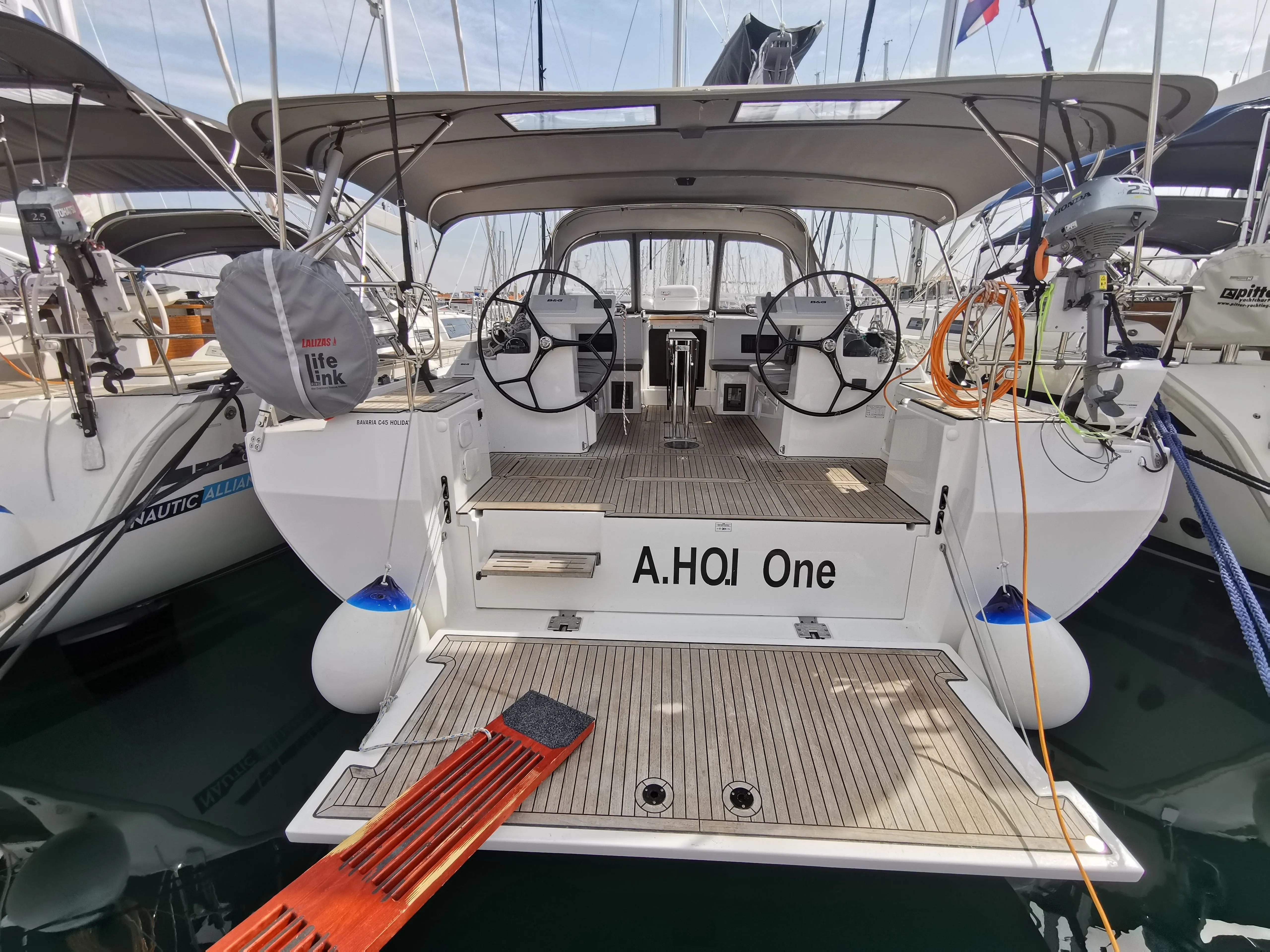 A.HO.I. One Kiralık Teknesi - 1