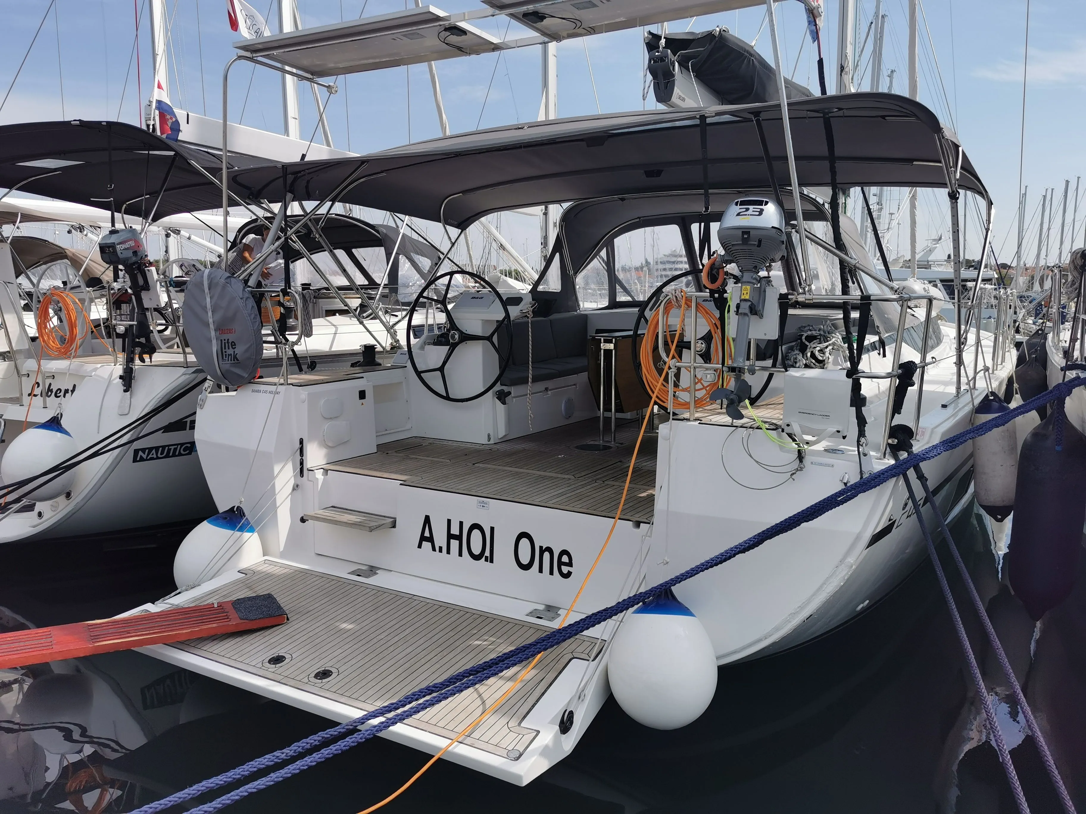 A.HO.I. One Charterboot - 4