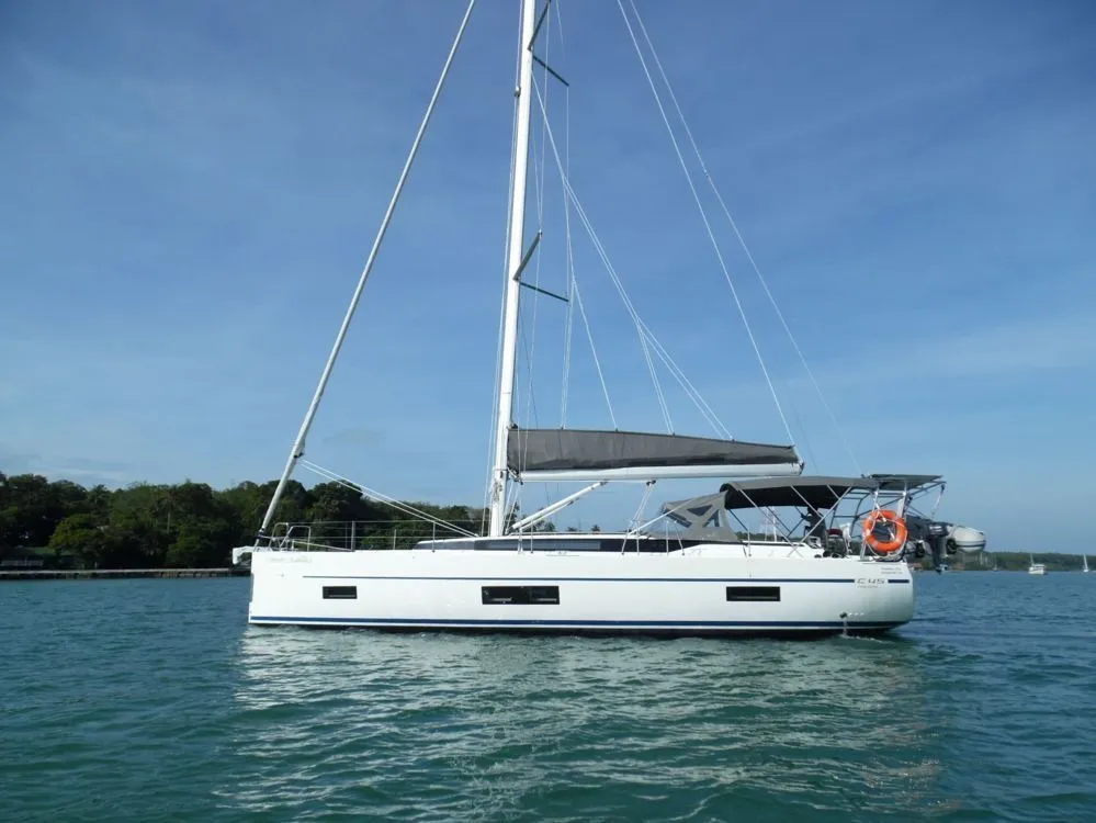 Charter a 14m Boat in Vliho