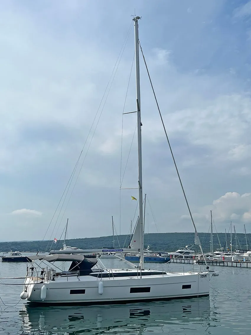 Sunny Charter Boat - 5