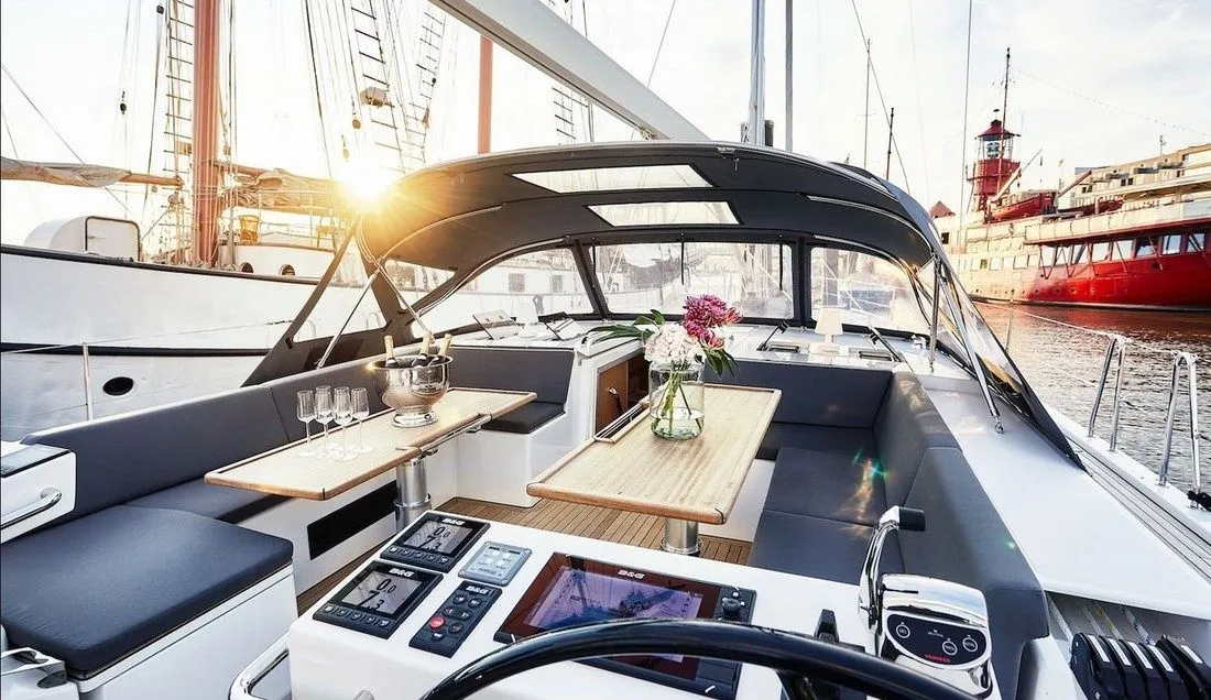 Fou Charter Boat - 4