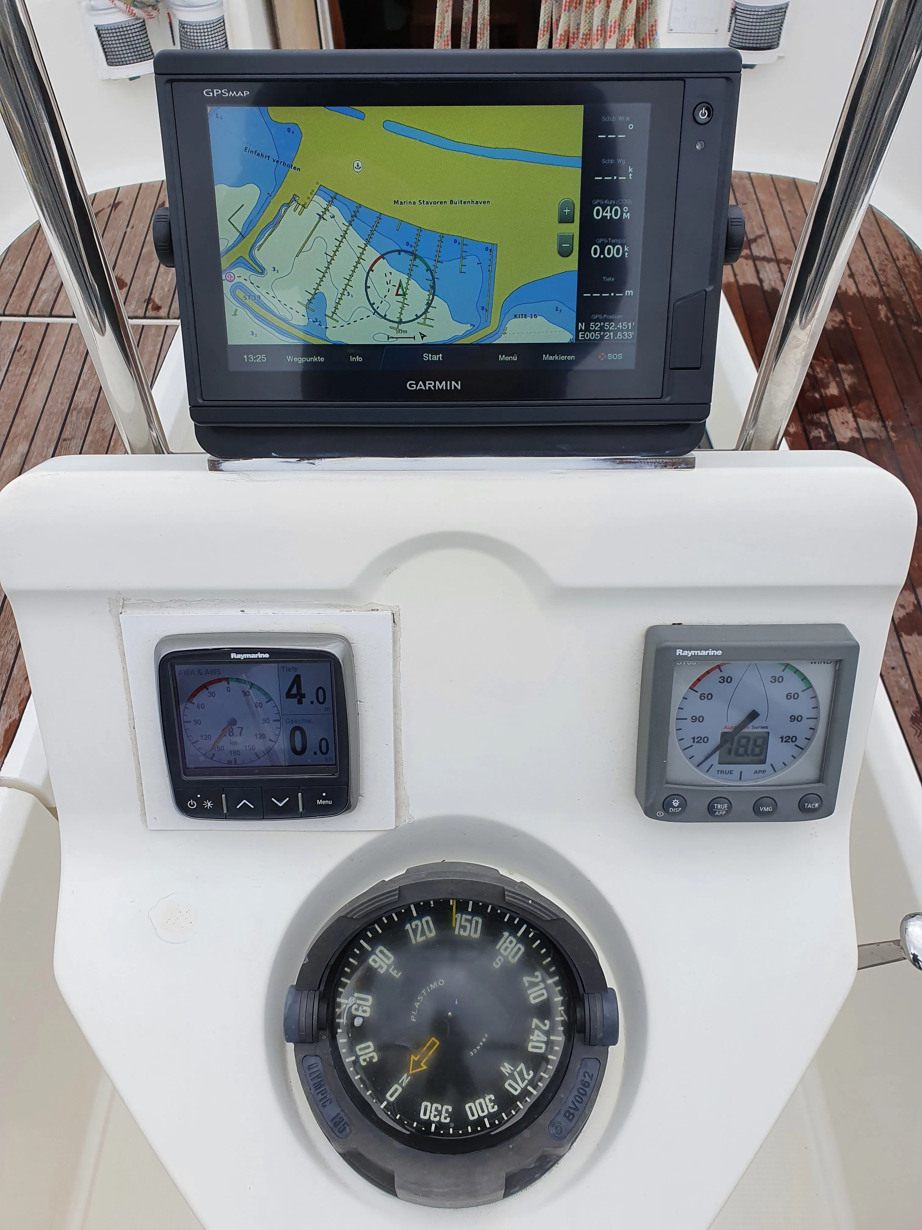 Rent a 9.99m Bavaria Cruiser 32 in Stavoren