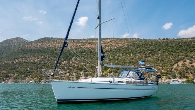 Rent a 9.99m Bavaria Cruiser 32 Sailing Yacht in Vliho