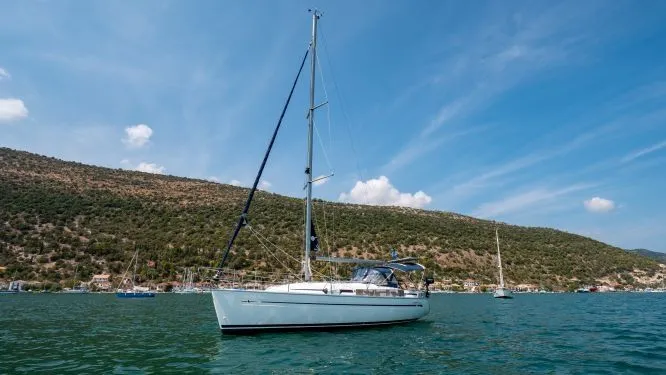 Rent a 9.99m Bavaria Cruiser 32 Sailing Yacht in Vliho