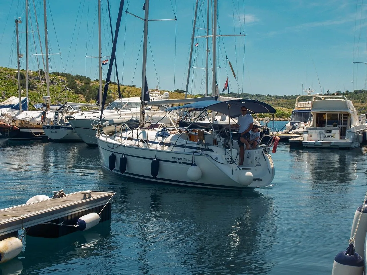 Charter a 10.3m Sailing Yacht Bavaria Cruiser 32 in Primošten