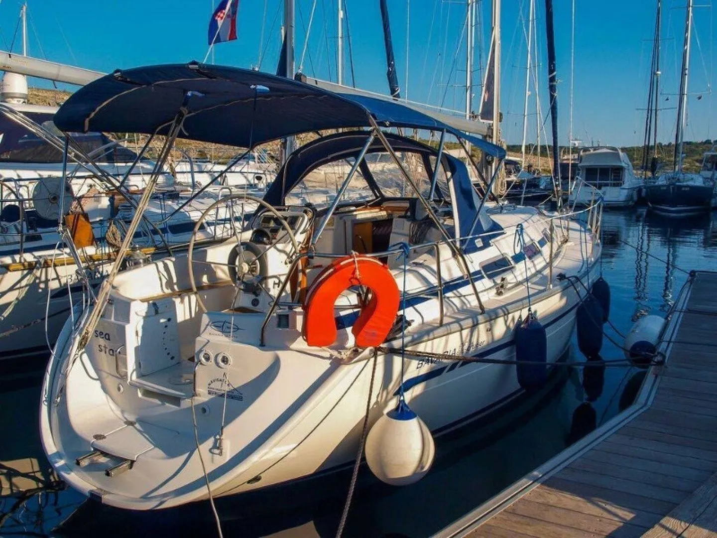 Charter a 10.3m Sailing Yacht Bavaria Cruiser 32 in Primošten