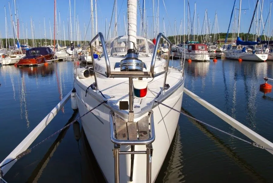 Charter a 10.01m Sailing Yacht in Stockholm