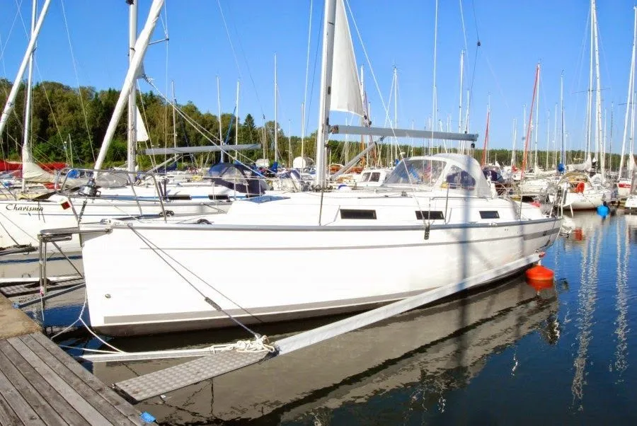 Charter a 10.01m Sailing Yacht in Stockholm