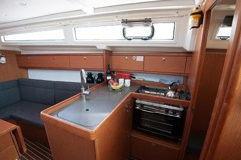 Чартер Dione - 3