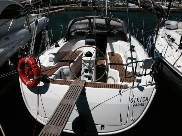 Charter a 10.45m Boat in Sukosan
