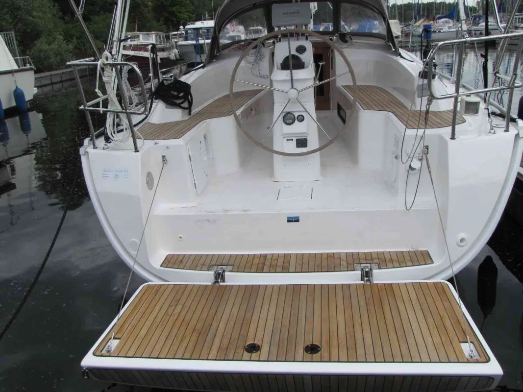 Moja Niska Charter Boat