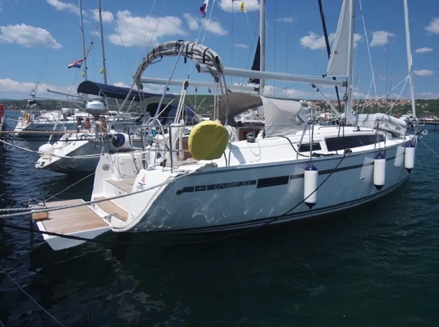 9.99m Punat Sailing Yacht Hire