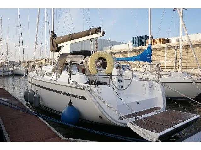 Rent a 9.99m Bavaria Cruiser 33 Sailing Yacht in Lemmer