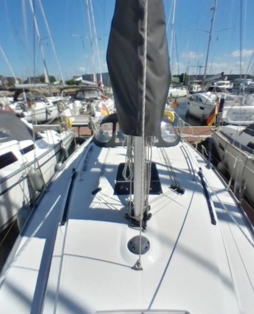 Rent a 9.99m Bavaria Cruiser 33 Sailing Yacht in Lemmer