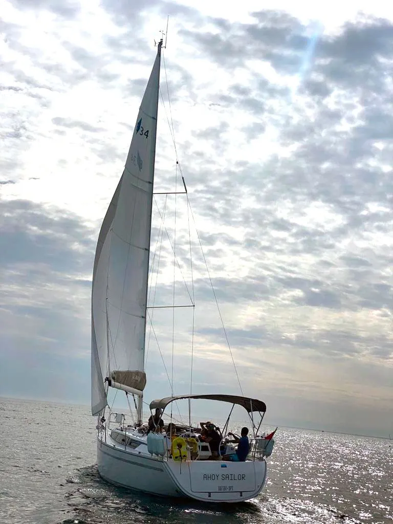 9.99m Portimão Bavaria Cruiser 34 Sailing Yacht Hire