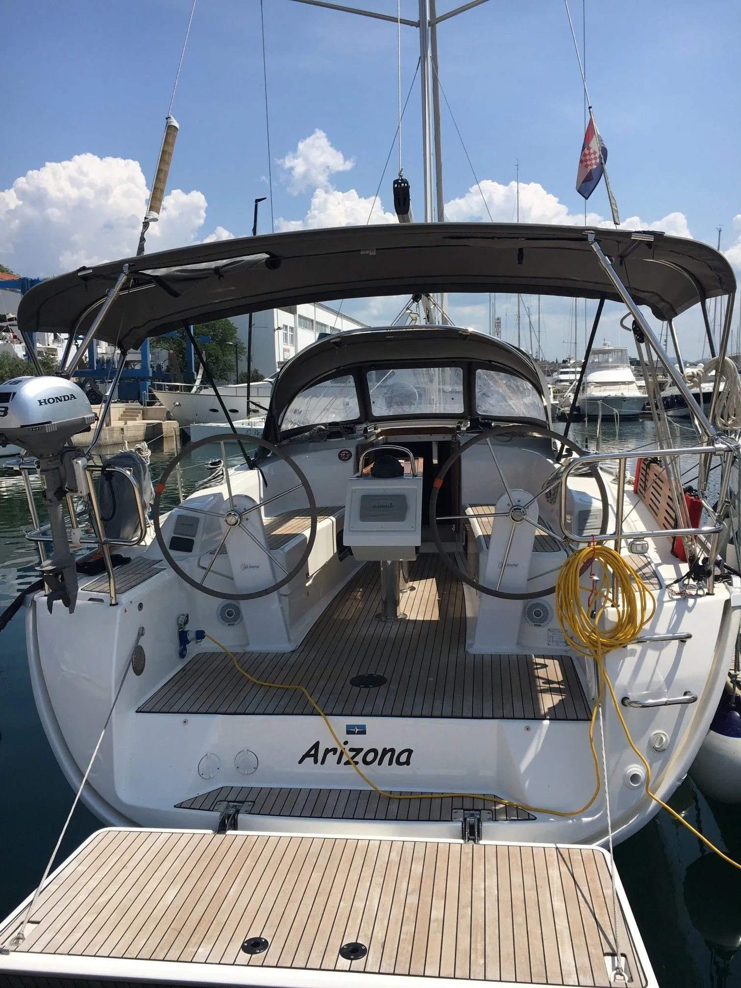 Explore Šibenik on a 9.99m 3 Cabin Sailing Yacht Rental