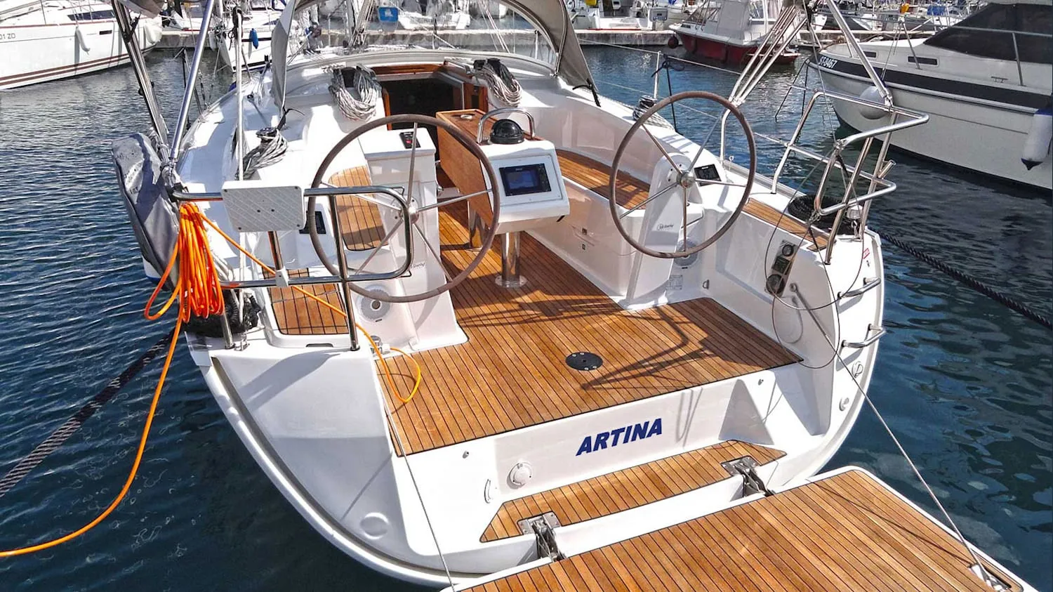 Boat - Explore Split on a 9.99m Rental Sailing Yacht