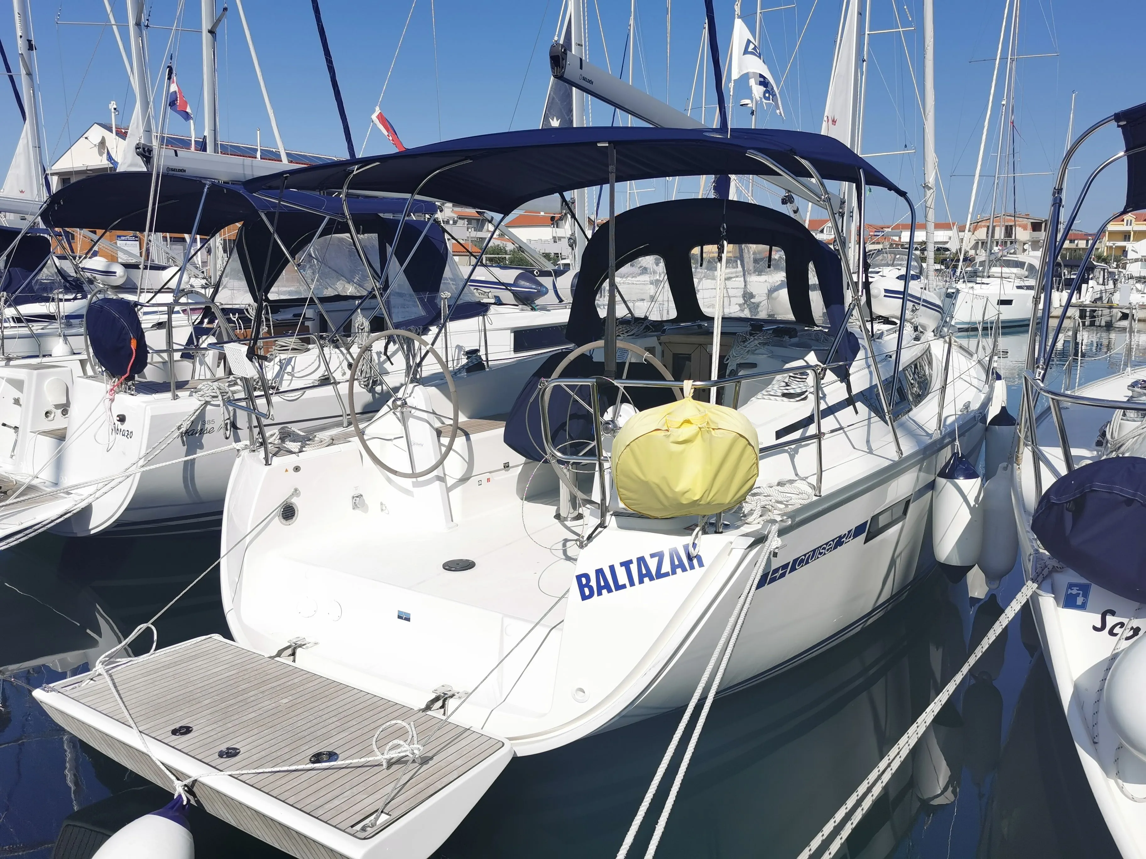 Rent a 10.2m Bavaria Cruiser 34 in Drage