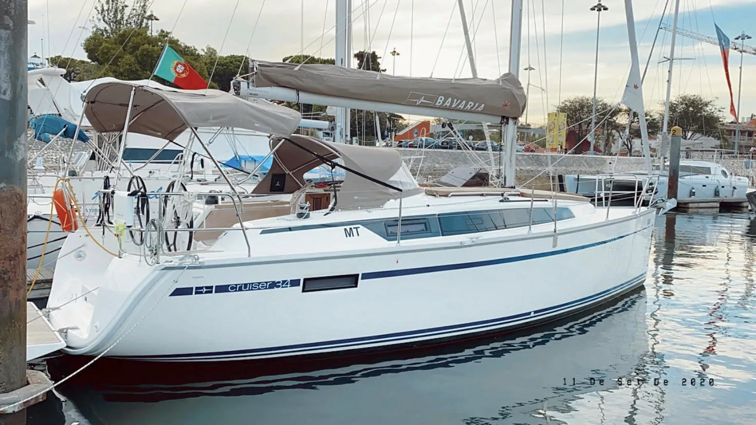 Rent a 10.2m 2 Cabin Sailing Yacht in Lisbon