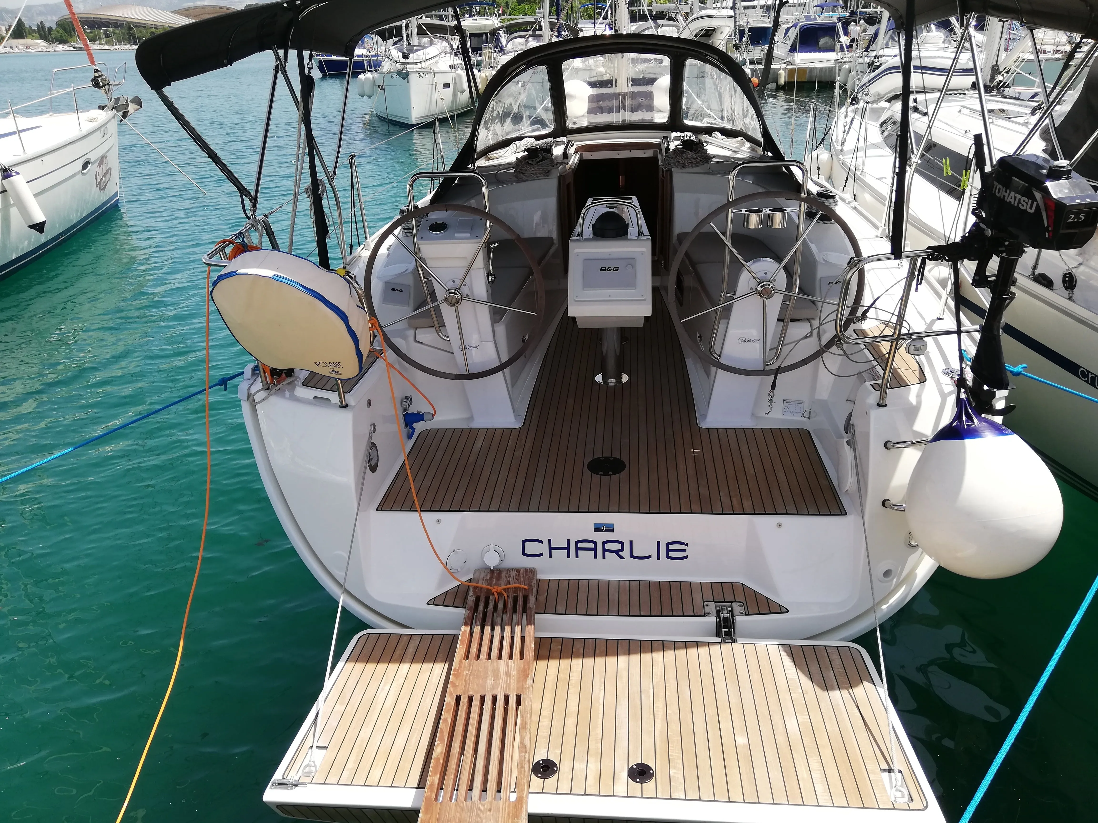 Explore Split on a 9.99m Rental Sailing Yacht