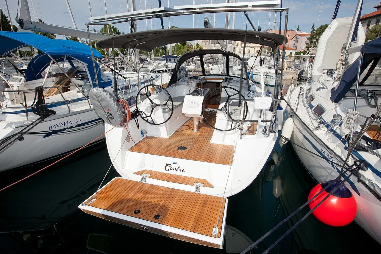 Explore Zadar on a 9.99m Bavaria Cruiser 34 Sailing Yacht Rental