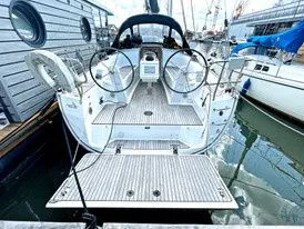 Boot - 9.99m Fisksätra Bavaria Cruiser 34 Sailing Yacht Hire