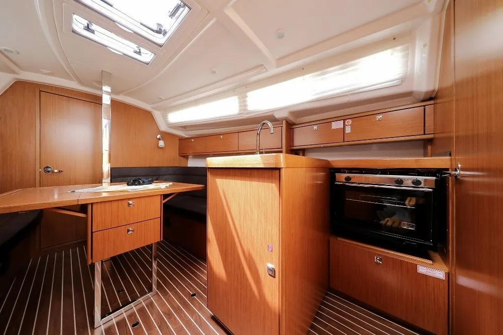 9.99m Pirovac Sailing Yacht Bavaria Cruiser 34 Hire