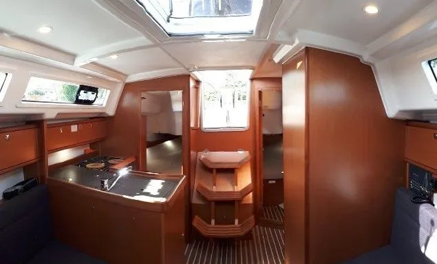Explore Izola on a 10.7m 3 Cabin Sailing Yacht Rental