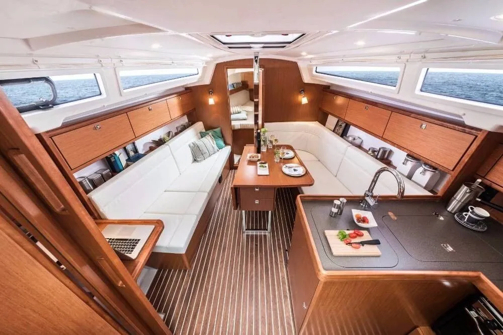 Charter a 9.99m 3 Cabin Sailing Yacht in Portoferraio
