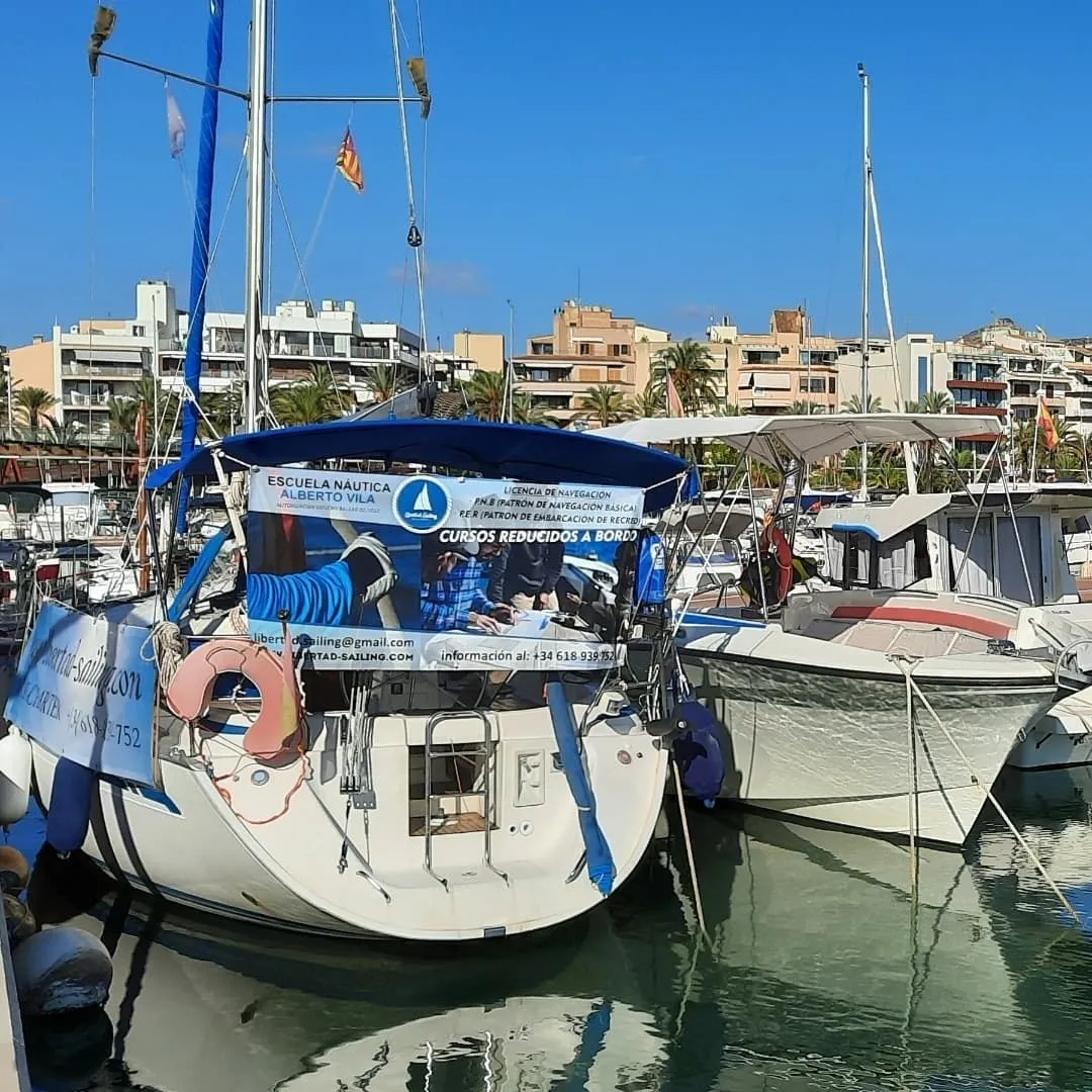Rent a 10.35m Bavaria Cruiser 34 Sailing Yacht in Alcudia