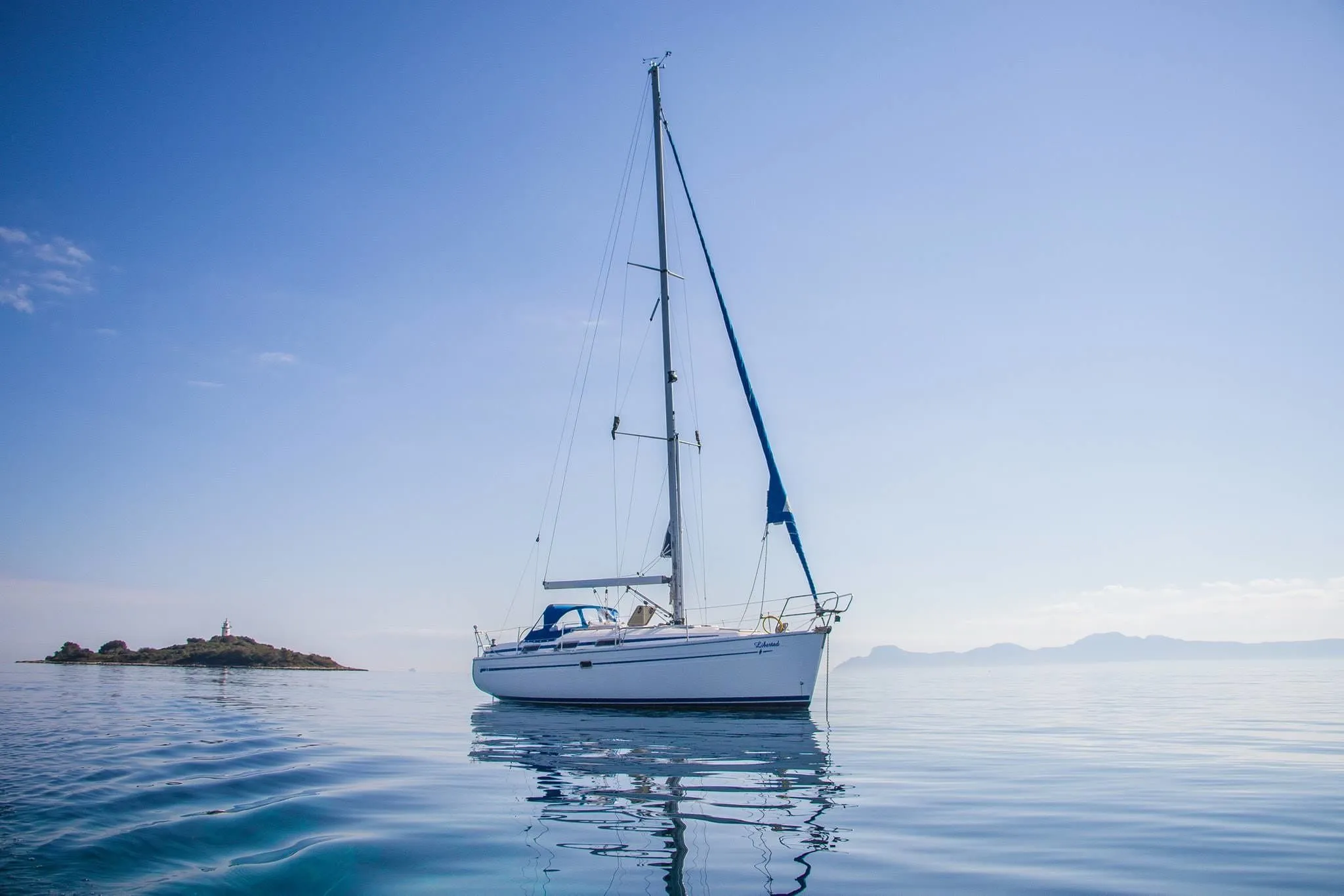 Rent a 10.35m Bavaria Cruiser 34 Sailing Yacht in Alcudia
