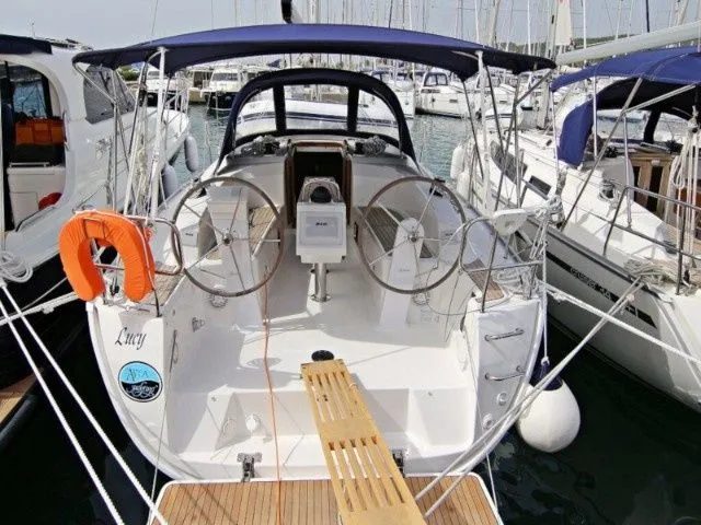 Lucy Mietboot - 3