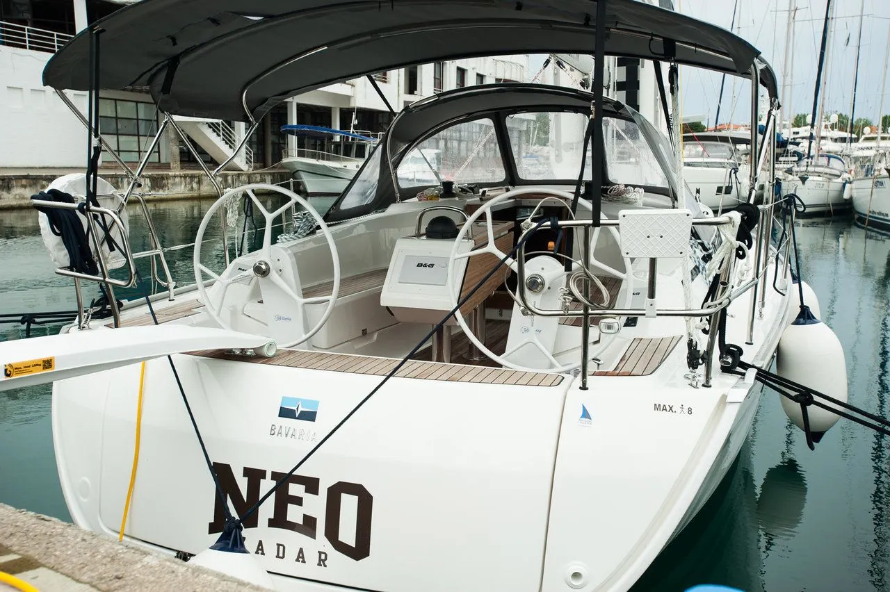 Explore Zadar on a 9.99m Rental Sailing Yacht Bavaria Cruiser 34