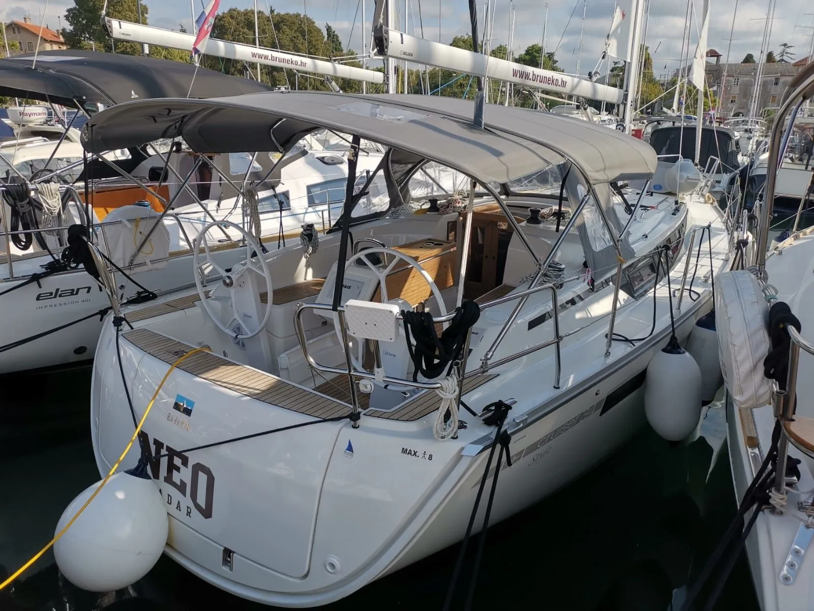 Explore Zadar on a 9.99m Rental Sailing Yacht Bavaria Cruiser 34