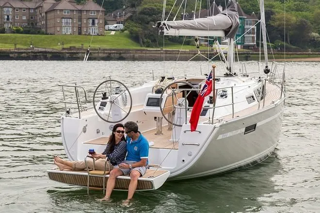 Rent a 9.99m Sailing Yacht Bavaria Cruiser 34 in Palma de Mallorca