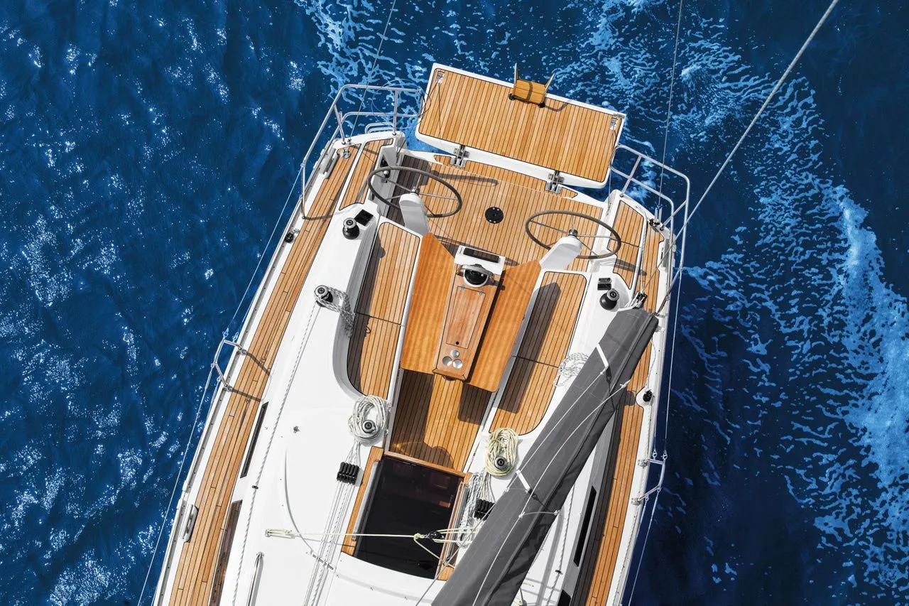 Rent a 9.99m Bavaria Cruiser 34 in Jezera