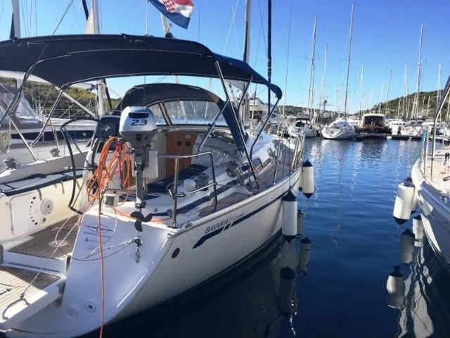 Rent a 10.71m Bavaria Cruiser 34 in Primošten