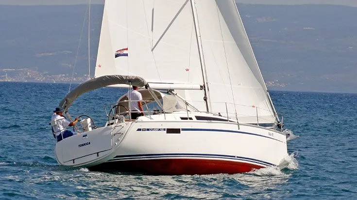 Charter a 9.99m Sailing Yacht in Split