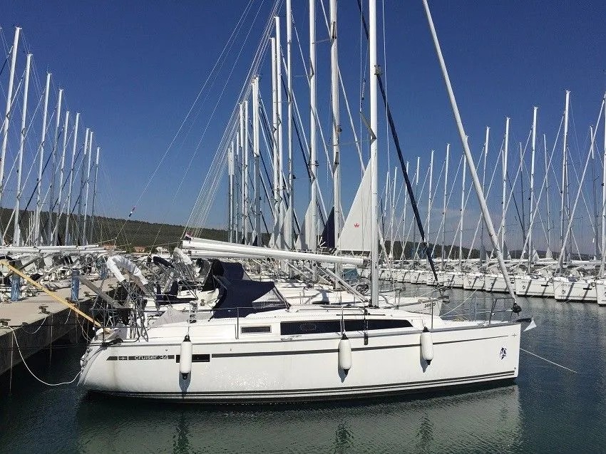 Charter a 9.99m Bavaria Cruiser 34 Sailing Yacht in Sukosan