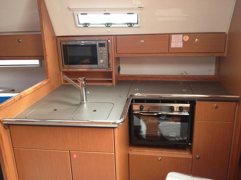 Rent a 11.3m Sailing Yacht in Primošten