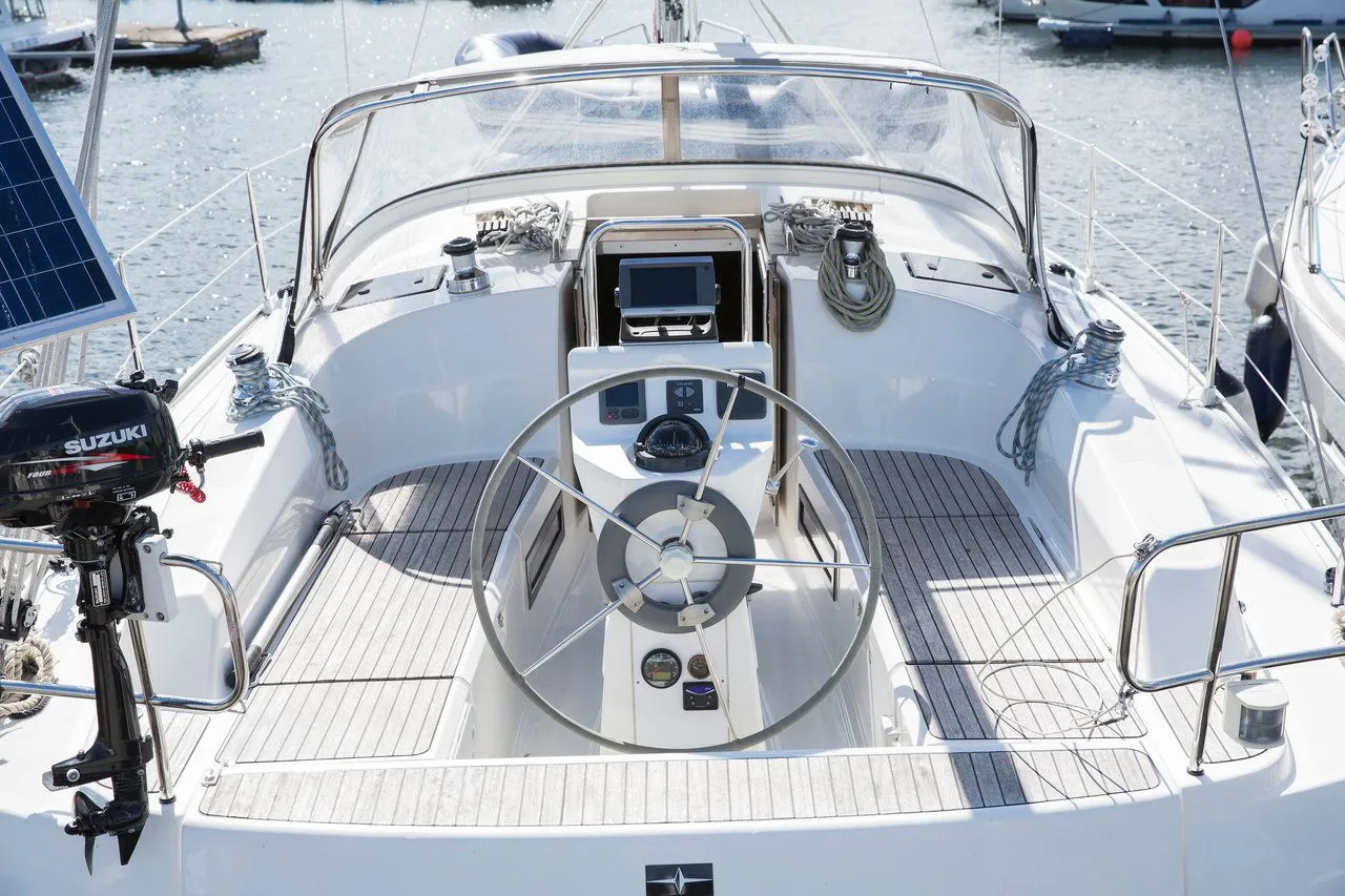 Charter a 11.3m Bavaria Cruiser 36 in Stockholm