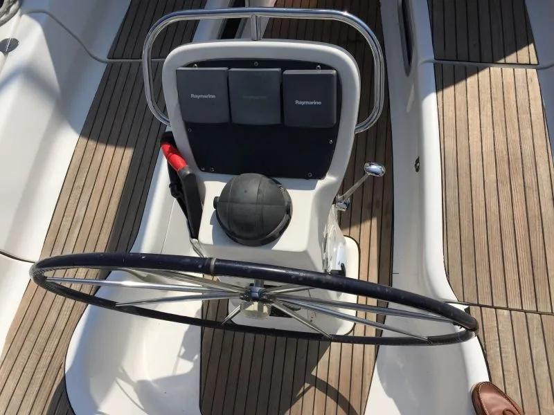 Charter a 11.4m Bavaria Cruiser 36 Sailing Yacht in Betina