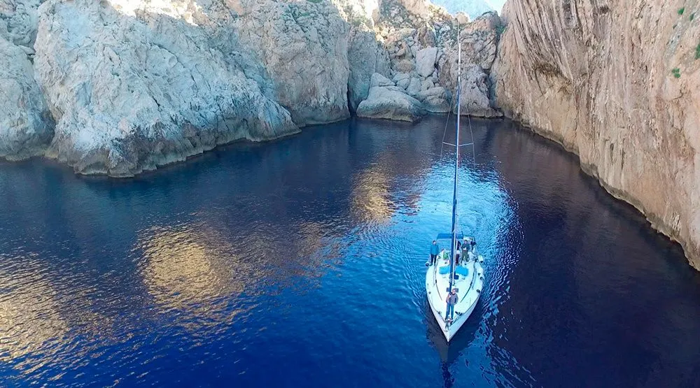 El Tarsanea Charter Boat