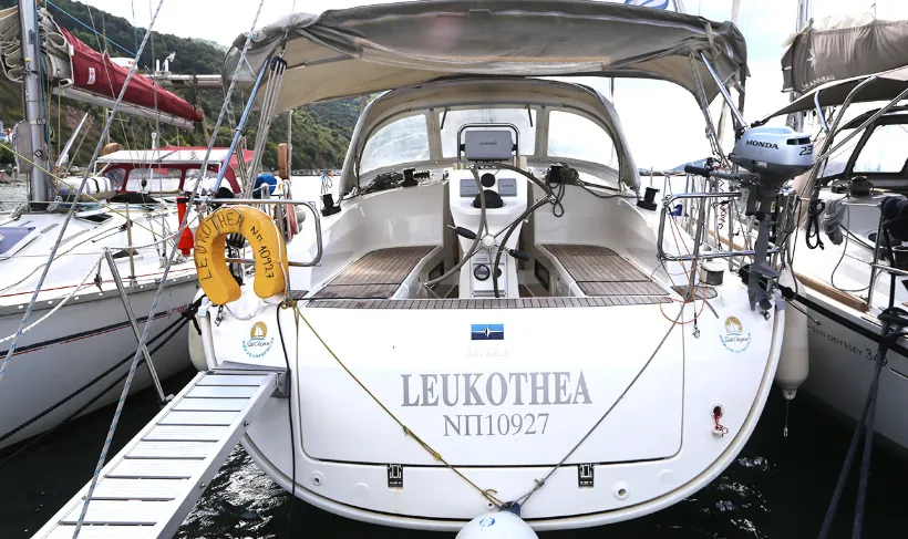 Charter a 10.96m Sailing Yacht Bavaria Cruiser 36 in Loutraki