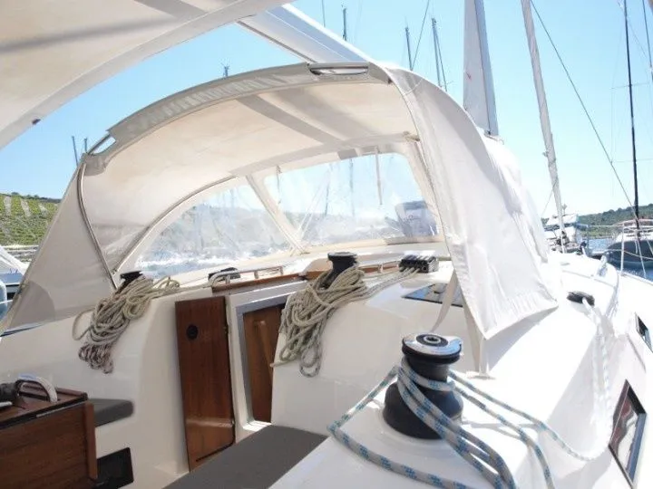 Explore Primošten on a 11.3m Rental Sailing Yacht