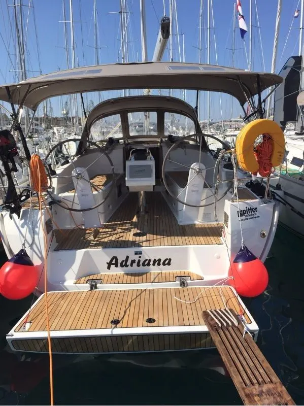 Adriana Charterboot - 3