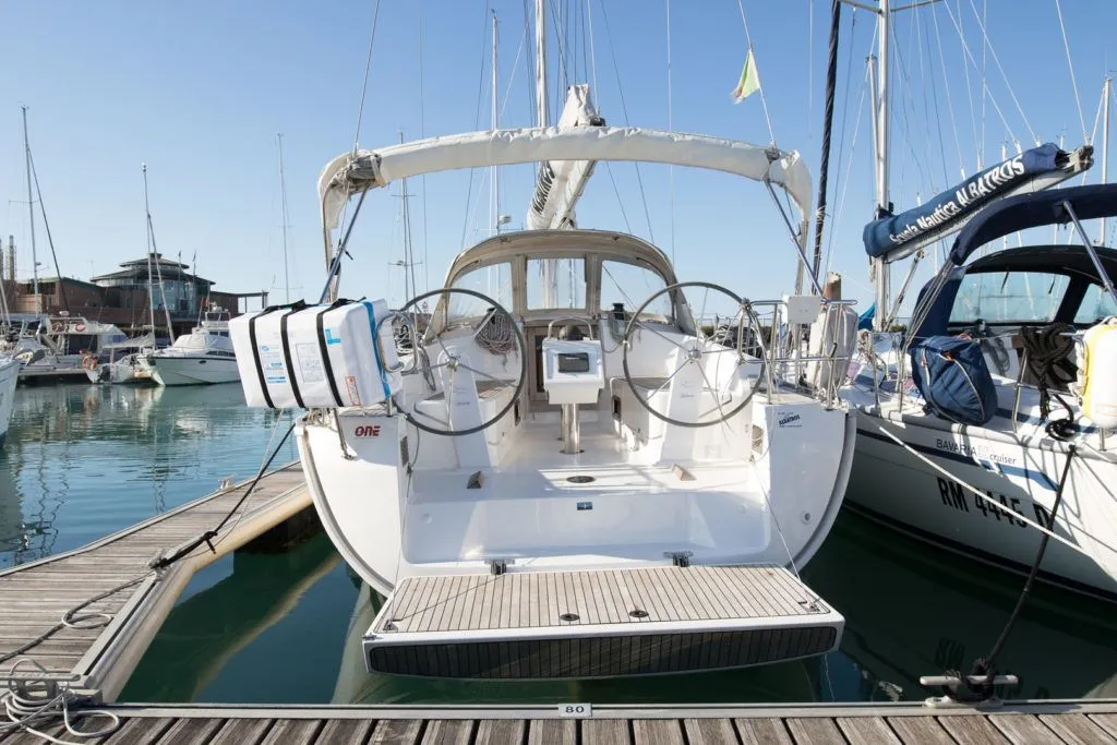 Ánemos Charter Boat