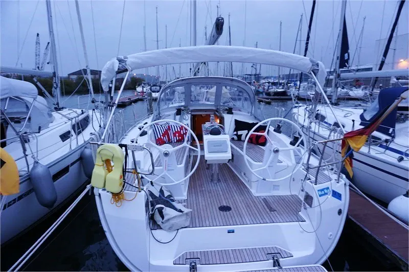 Aventura Charter Boat
